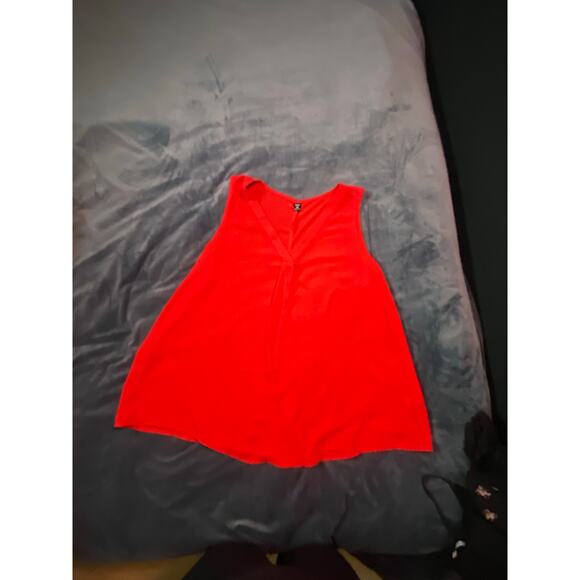 Red V neck tank - Picture 2 of 3